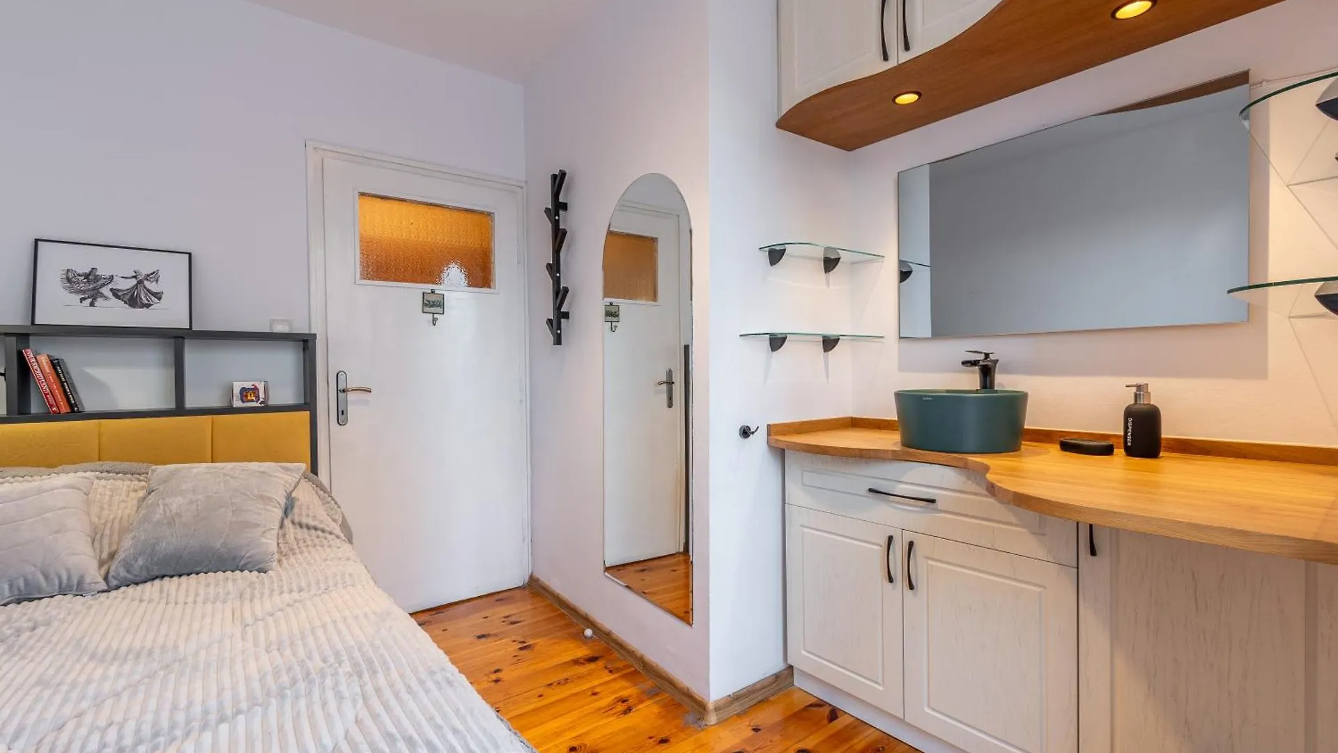 Spacious 3-Br Central Retreat Sofia Apartment