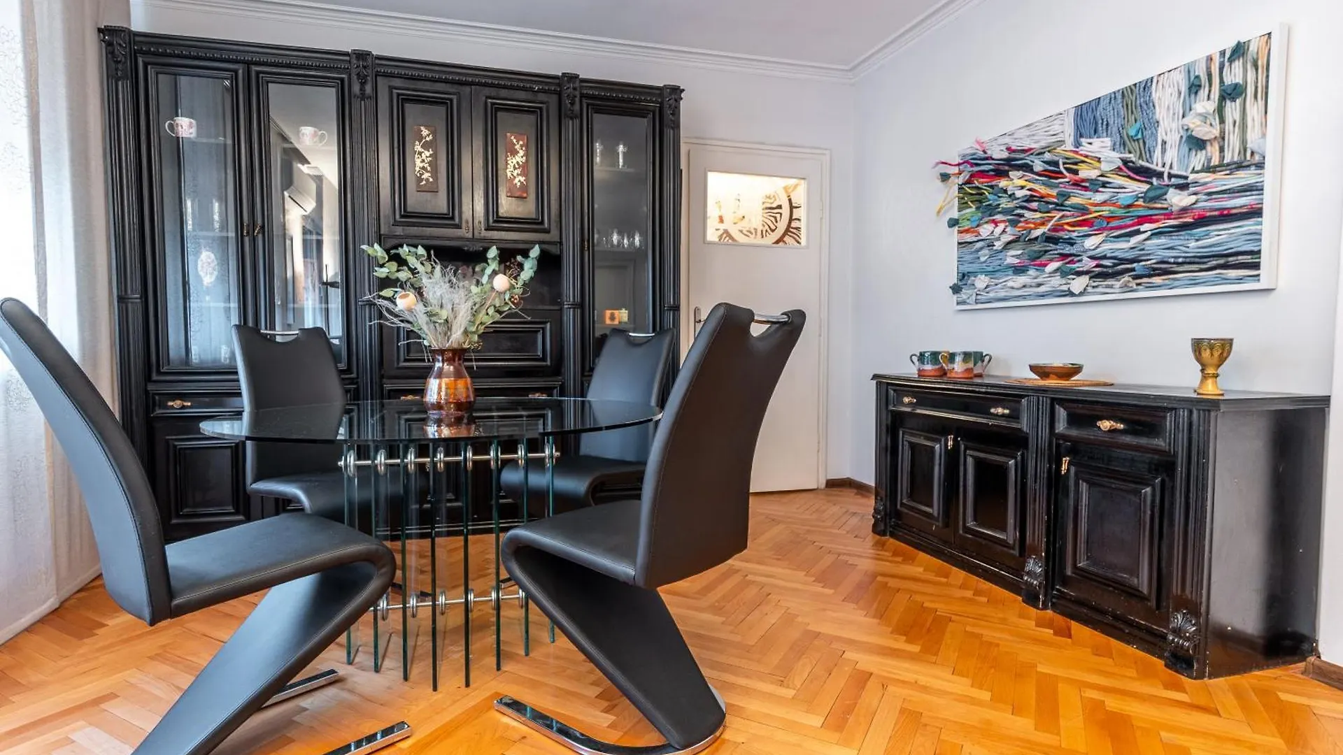 דירה סופיה Spacious 3-Br Central Retreat בולגריה